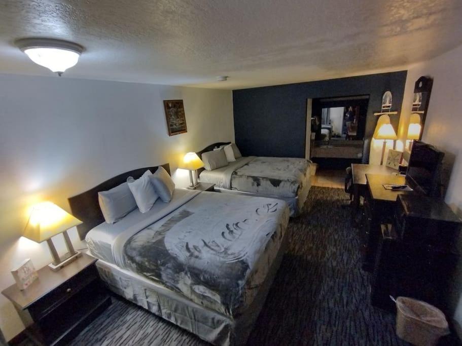 Hotel 2 Queen Beds Hotel Room 126 Wi-Fi Booking Stillwater Bagian luar foto