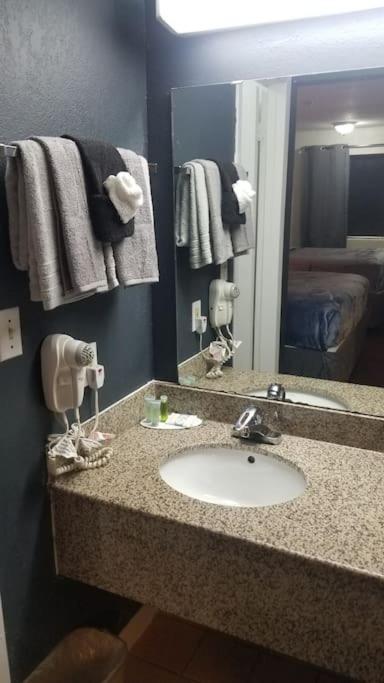 Hotel 2 Queen Beds Hotel Room 126 Wi-Fi Booking Stillwater Bagian luar foto