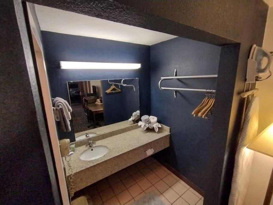 Hotel 2 Queen Beds Hotel Room 126 Wi-Fi Booking Stillwater Bagian luar foto